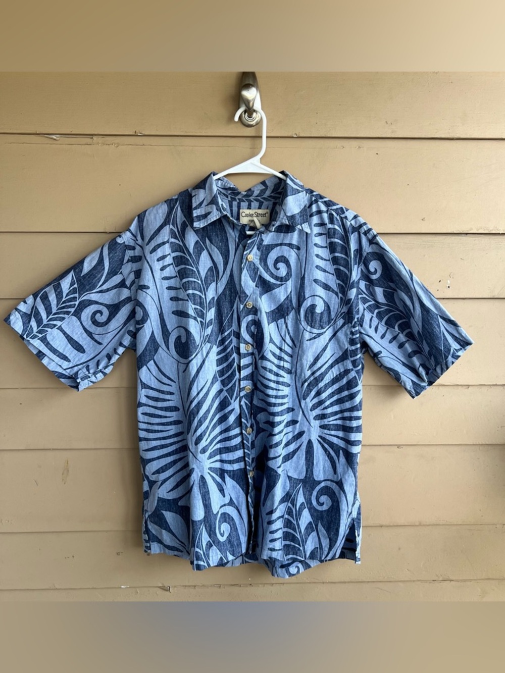 Cooke Street Honolulu Blue Hawaiian Print Button Down Shirt M Tropical Vacation
